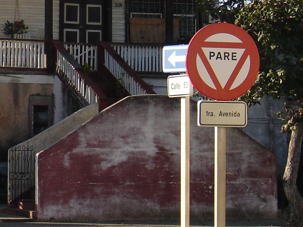 Kreuzungen sind gut ausgeschildert.<br />Allerdings gibt es in ganz Kuba sehr wenige Wegweiser.