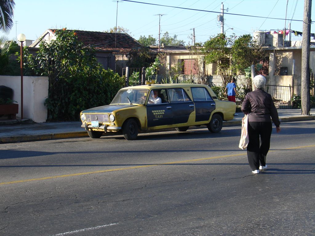 Ein Stretch-Lada als Taxi.