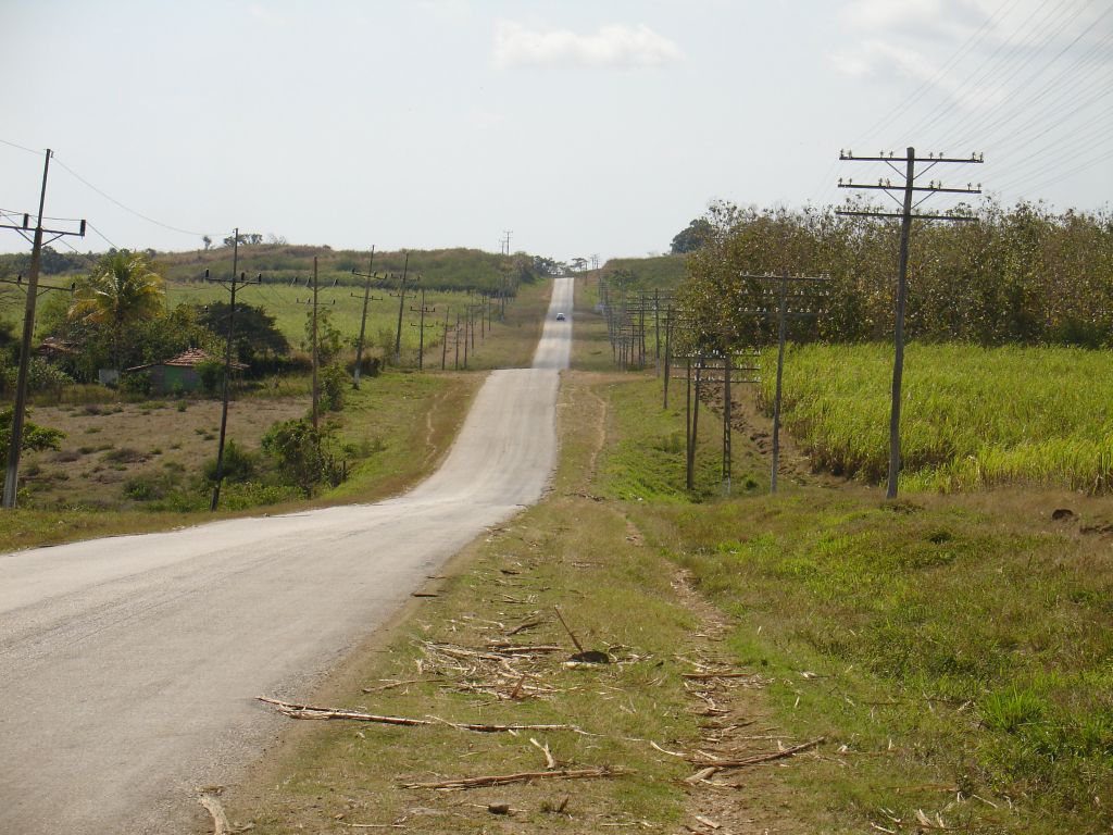 Die Straße führte weiter leicht hügelig vom Valle de los Ingenios nach Trinidad.