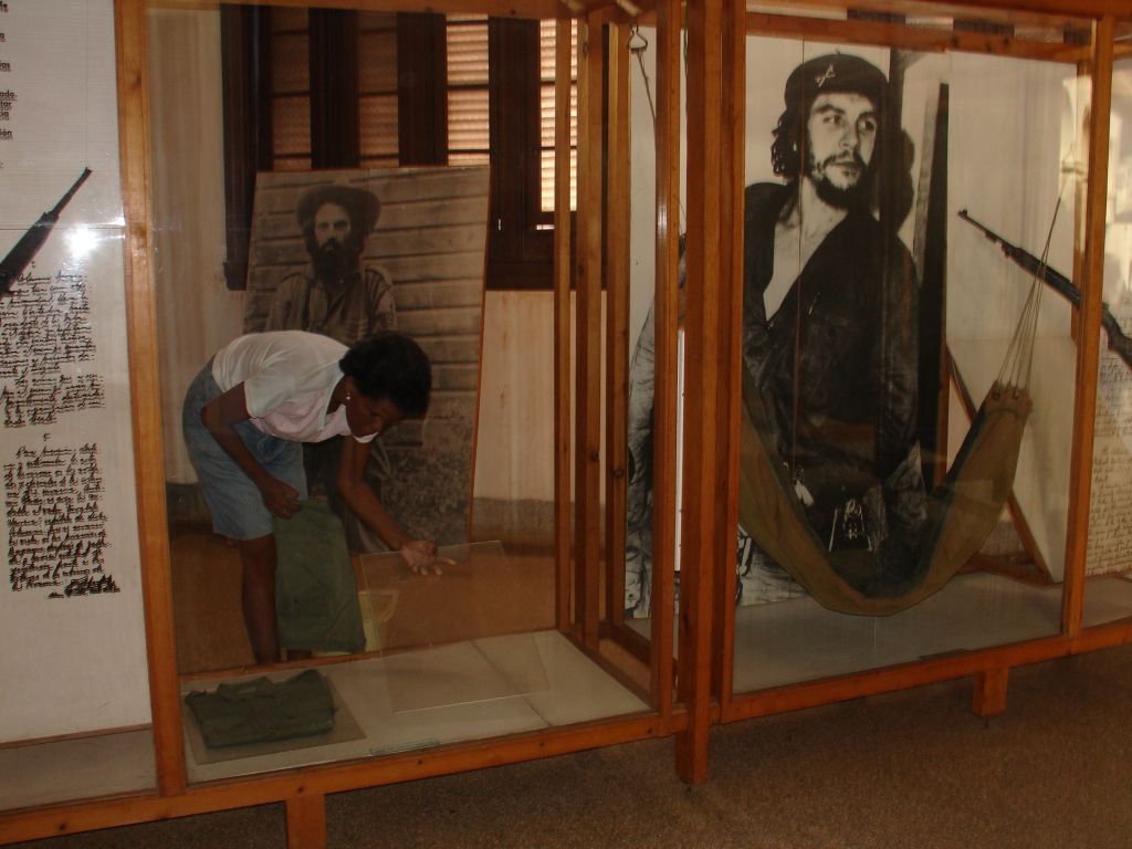 In diesem Museum befinden sich viele Gegenstände wie Hemden und Hängematten, die von Revolutionären benutzt wurden.