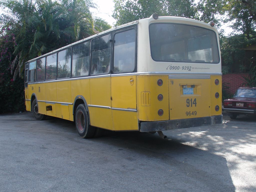 Dieser Bus hat noch die Originalbeschriftung aus Holland.