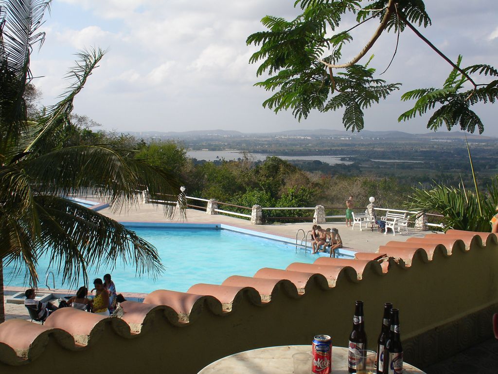 Bei dem Aussichtspunkt gibt es auch ein - für Ausländer und Kubaner kostenloses - Schwimmbad.