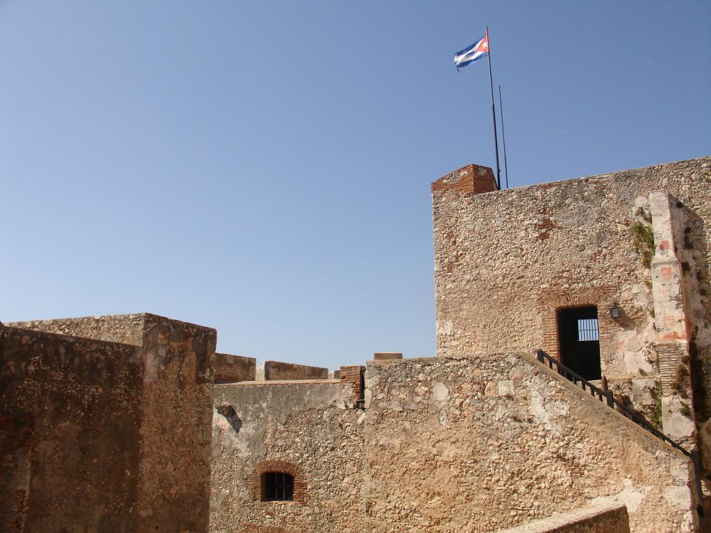 Die kubanische Flagge auf der Burg.
