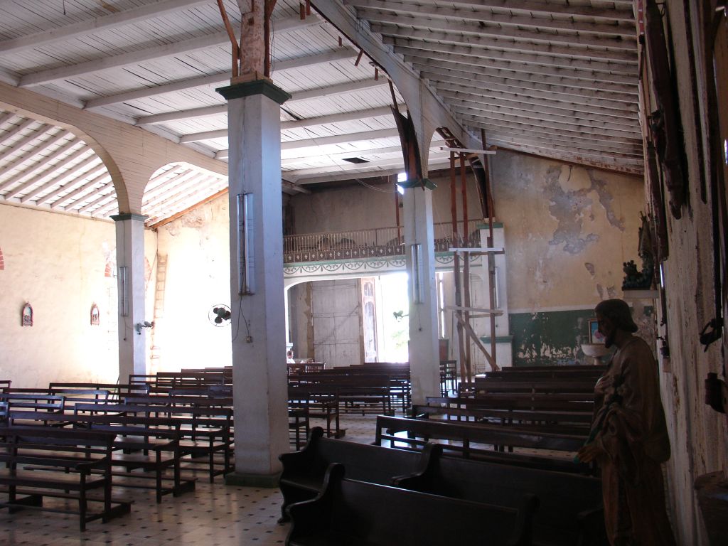 Die Kathedrale von Baracoa ist schlecht erhalten, und das Dach undicht.