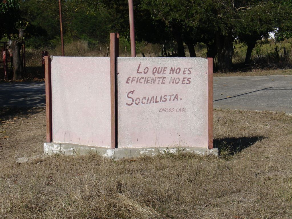 Am Eingang einer Kooperative steht der Spruch 'Was nicht effizient ist, ist nicht sozialistisch'.<br />Ein kanadischer Sozialist, den ich am ersten Tag in Kuba getroffen hatte, hatte mir gesagt: 'Achte auf die Propaganda, das zeigt, wo in Kuba es Probleme gibt. Denn was selbstverständlich ist, dafür muss niemand Propaganda machen.'