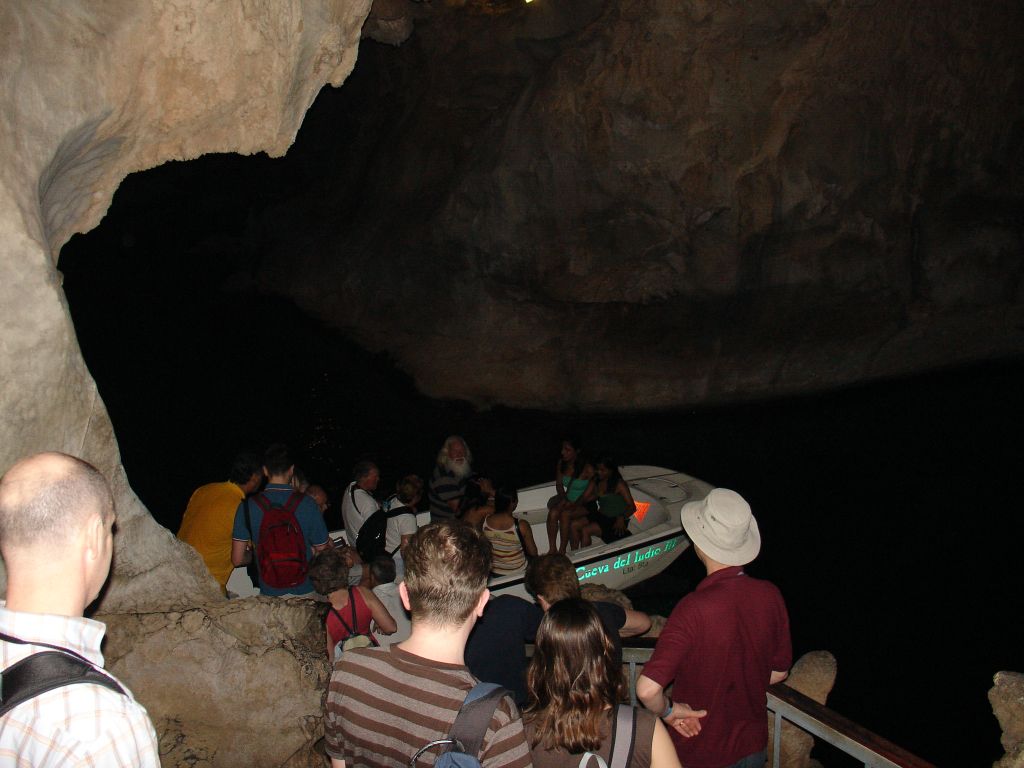 In der Nähe von Viñales liegt die Höhle 'Cueva del Indio', wo sich angeblich Indianer vor den Spaniern versteckt haben.
