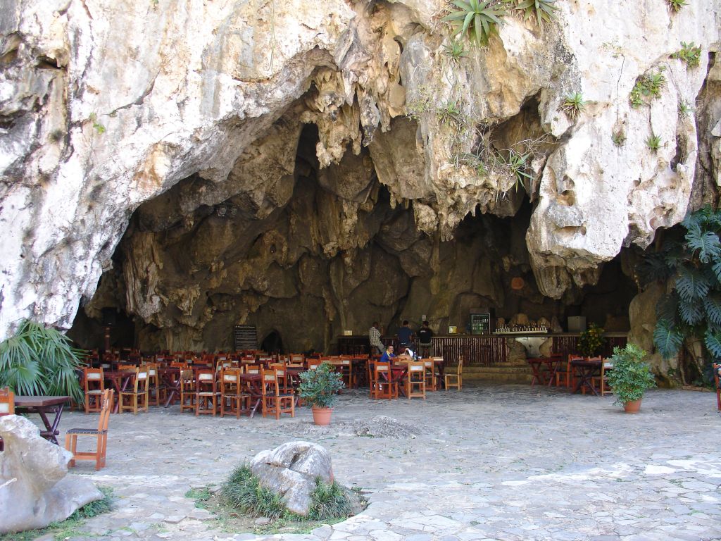 In der Höhle 'Cueva de San Miguel' gibt es eine Bar.
