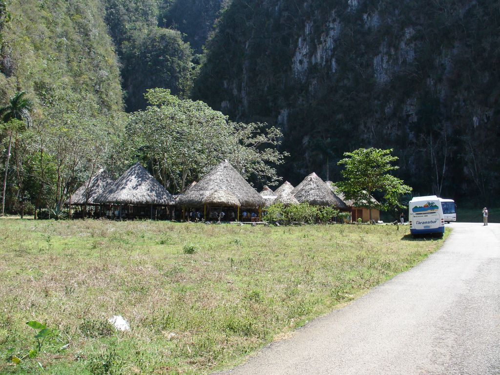 Der Palenque ist heute ein großes Touristenrestaurant, wohin viele Busgruppen zum Essen kommen.