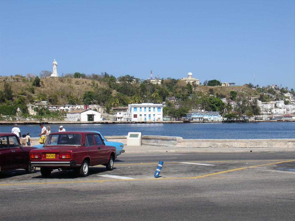 Auf der anderen Seite der Hafeneinfahrt liegt Osthavanna mit einer großen Christusstatue. Dorthin bin ich am nächsten Tag gefahren.