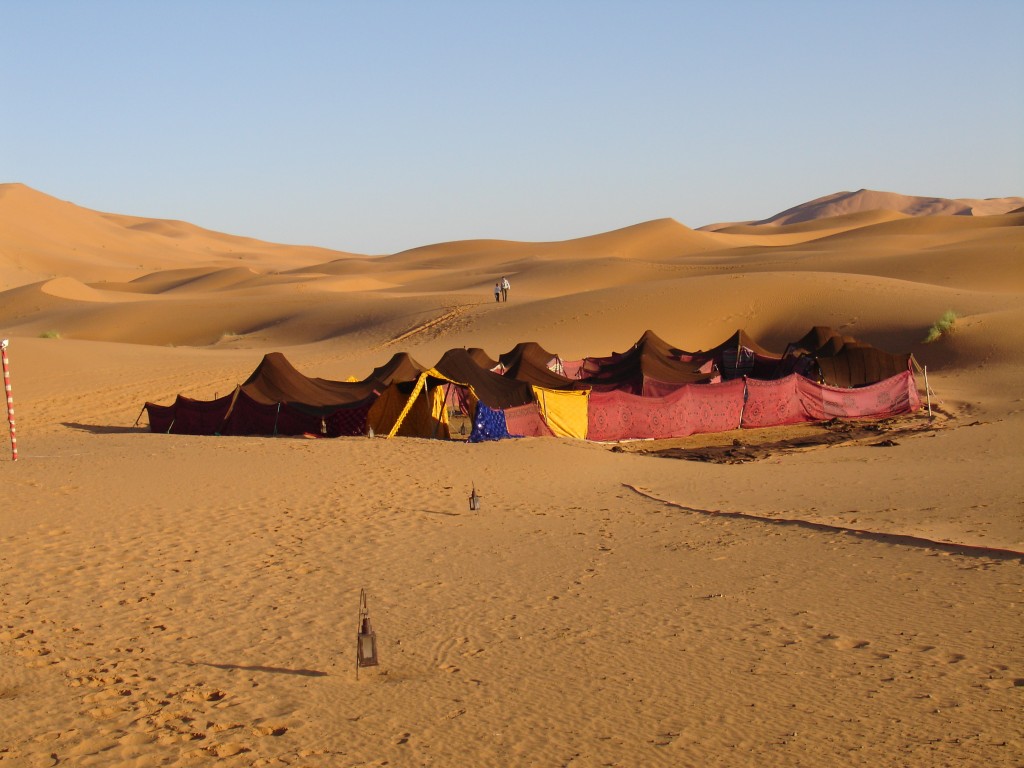 Dieses Lager aus Berberzelten wurde als Übernachtungsmöglichkeit für Touristen aufgebaut.