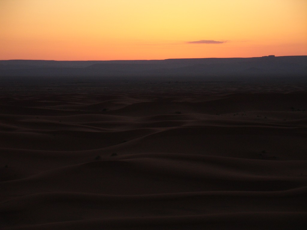 Ich bin schon früh aufgestanden, so dass ich um halb sechs schon wieder auf der großen Düne war, um von dort den Sonnenaufgang zu erleben.