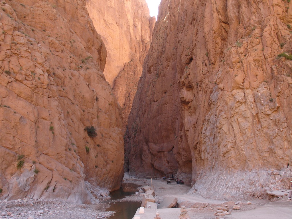 Am Ausgang der Schlucht war die Straße wieder weggerissen und mit Schotter repariert.