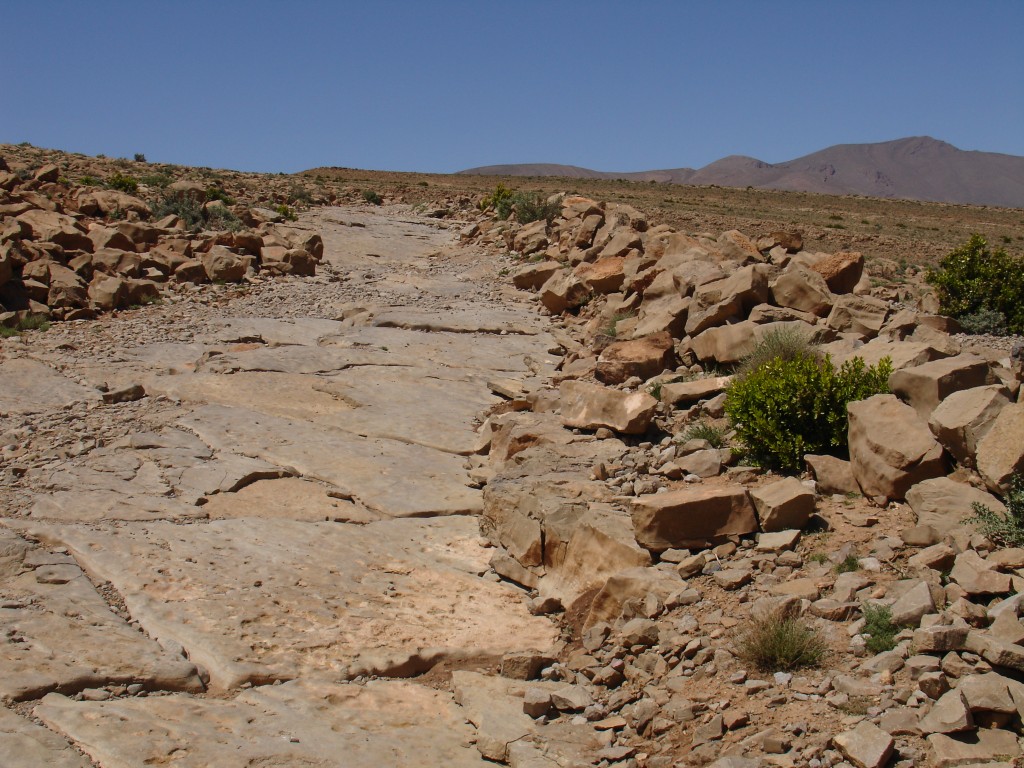 Die Piste lief über ein 'natürlich vorhandenes Pflaster' aus Felsplatten.