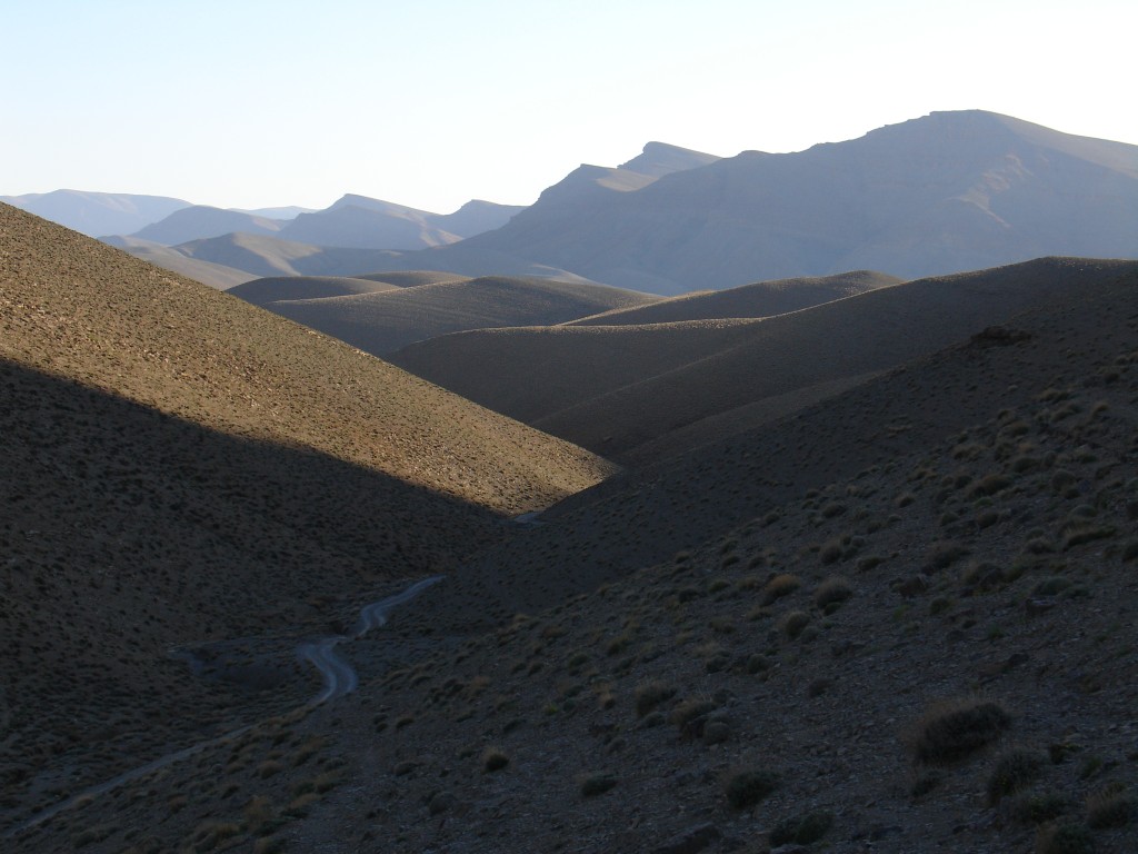 Der Pass auf 2650 Metern Höhe bietet einen Blick einen Blick auf den weiteren Pistenverlauf in das Tal.