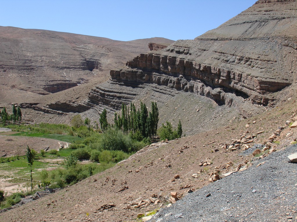 Das Tal des Dades bildet eine Oase in der trockenen Bergwüste.