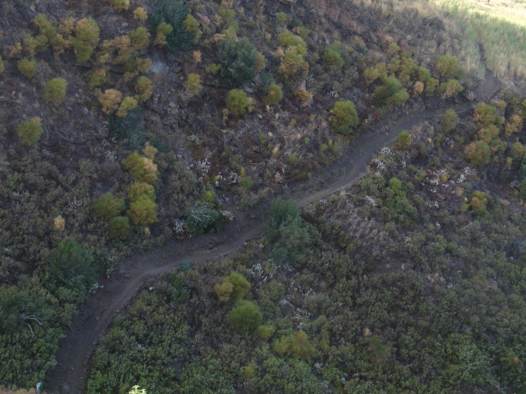 Den Wanderweg oberhalb des Ortes kann man auch ohne Führer gehen.